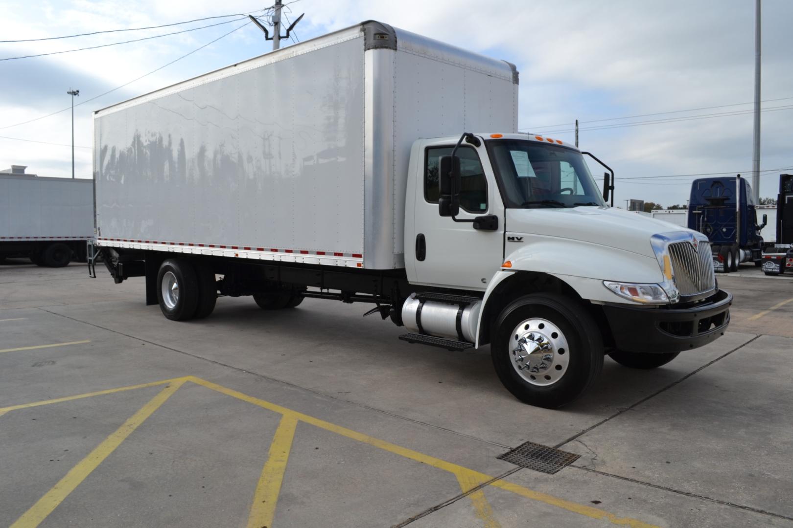 2020 WHITE /BLACK INTERNATIONAL MV 607 with an CUMMINS B6.7L 260HP engine, ALLISON 2500RDS AUTOMATIC transmission, located at 9172 North Fwy, Houston, TX, 77037, (713) 910-6868, 29.887470, -95.411903 - Photo#2